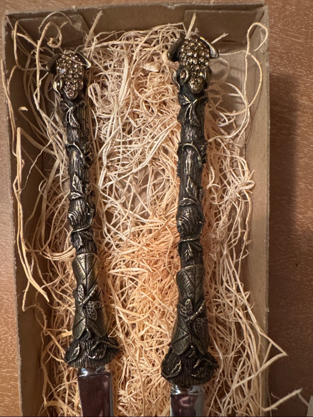 Lacontessa  serving set with jeweled frogs